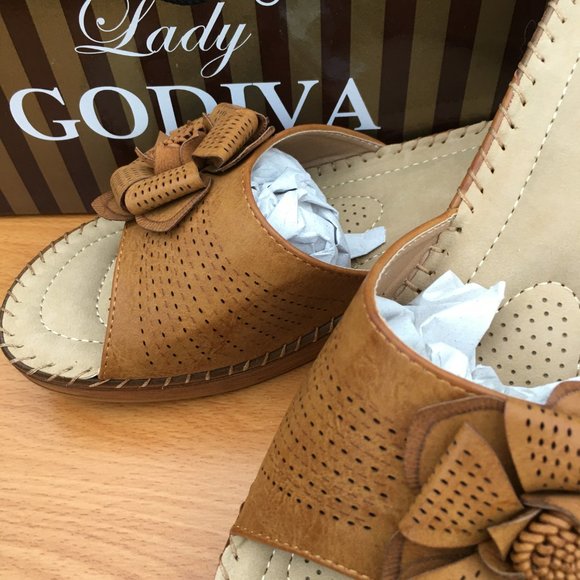 COPY - Lady Godiva Brown/Tan Flower Sandals Wedges, sz 10 - Picture 7 of 10